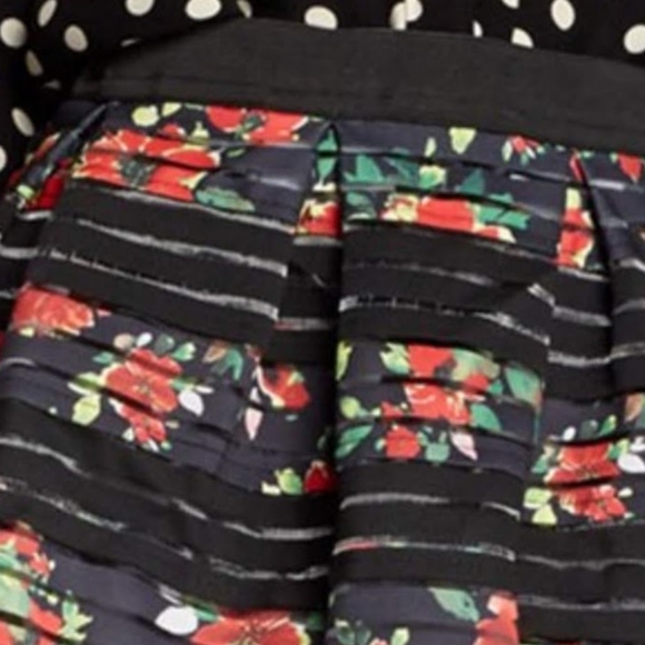 ROMEO & JULIET COUTURE NWT Floral Mesh Panel Skirt - Picture 4 of 13